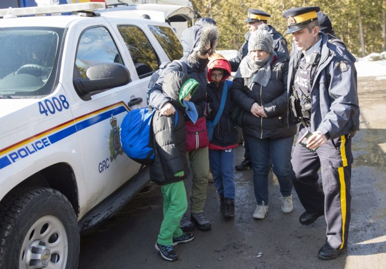 Kanada poslala na hranice s USA policajné posily