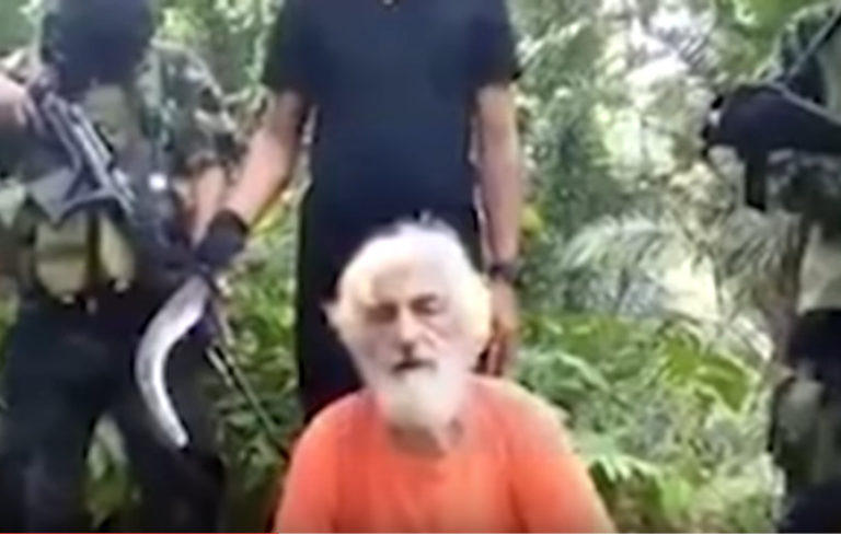 Militanti zverejnili video zachytávajúce vraždu nemeckého rukojemníka