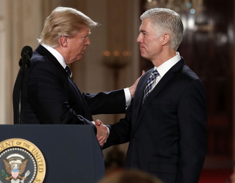 Trump nominoval za sudcu Najvyššieho súdu Neila Gorsucha