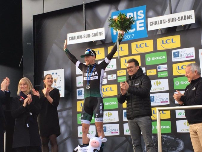 Jazdec zo Saganovho tímu Sam Bennett vyhral 3. etapu Paríž Nice