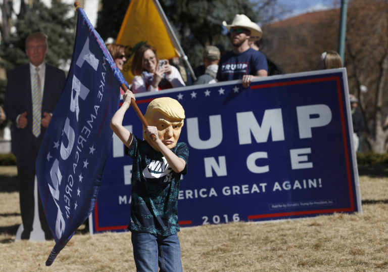 Trump upravil dekrét o cestovnom zákaze, jednu krajinu vyškrtol