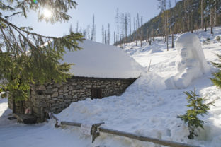 VYSOKÉ TATRY: Socha horského nosièa