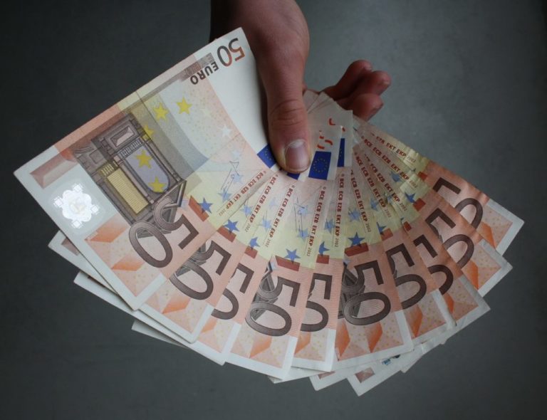 Peniaze euro bankovky