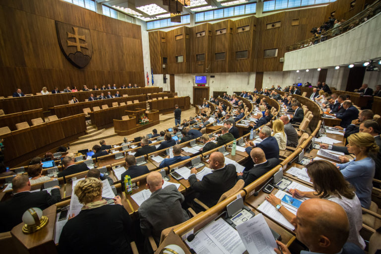NR SR, parlament
