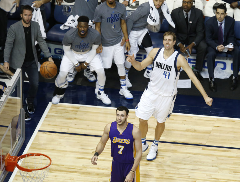 Dirk Nowitzki, Larry Nance