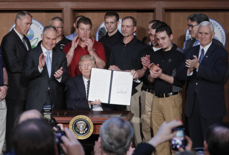 Donald Trump a baníci