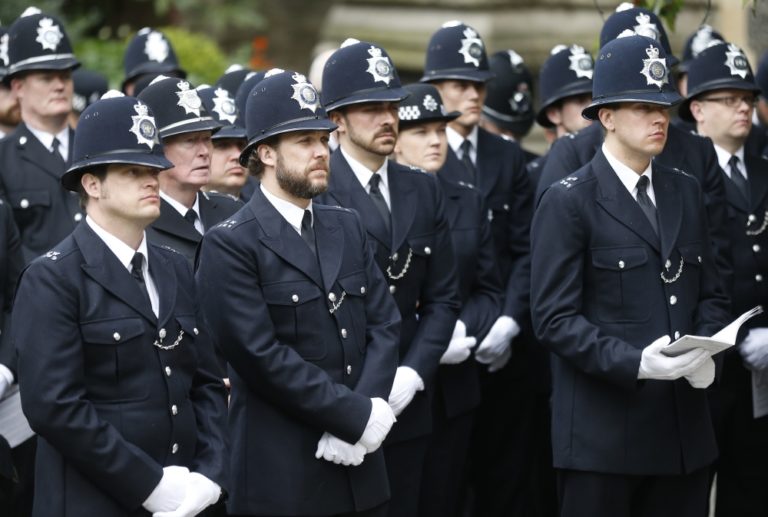 Britania pohreb policia