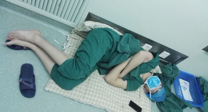 Doctor surgeon hero sleeping hospital floor 2 58e73277cfe05__700.jpg