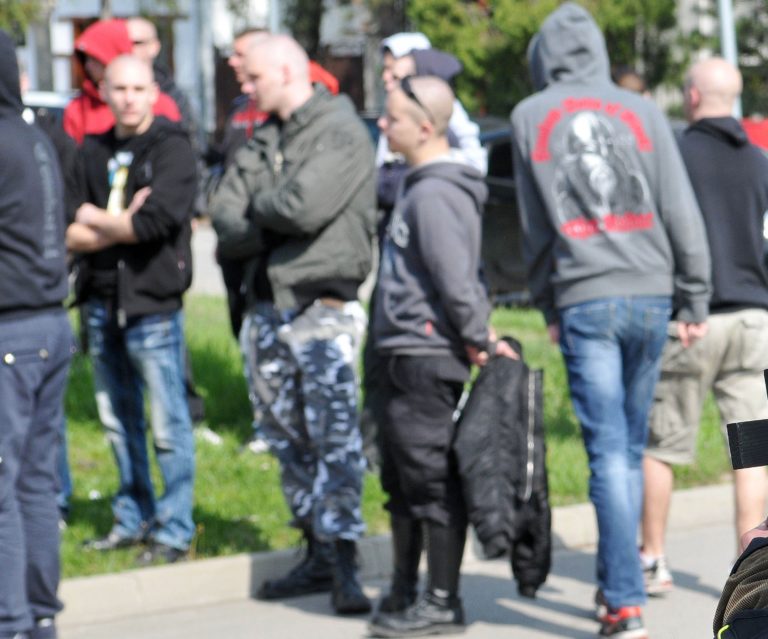 Neonacisti, extrémisti