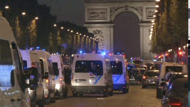útok na Champs Élysées