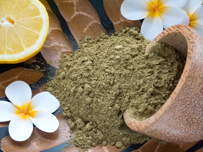 Tiare flowers, lemon and henna powder