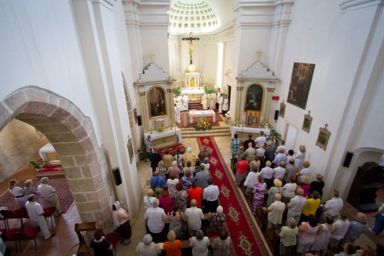 Kostol, omša