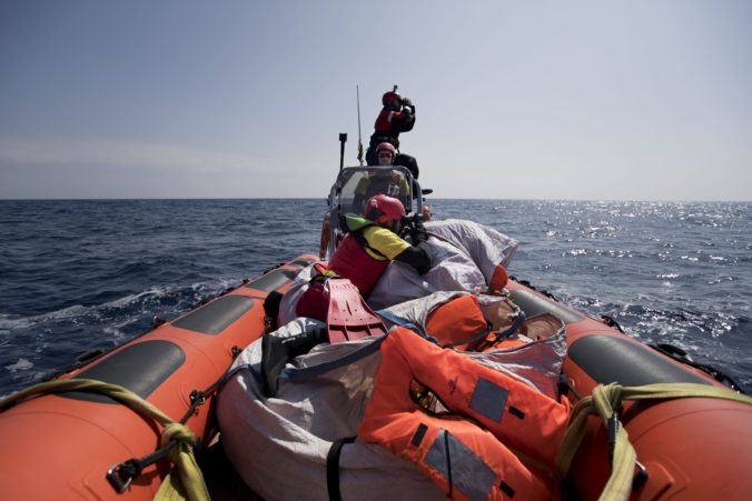 Záchranný čln, migranti