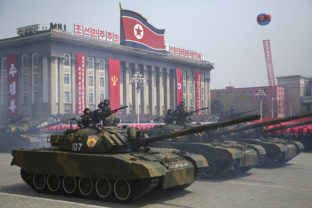 Vojenská prehliadka v Pchjongjangu