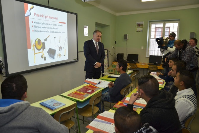 PREZIDENT: Návšteva školy v Kežmarku ku Dňu Rómov