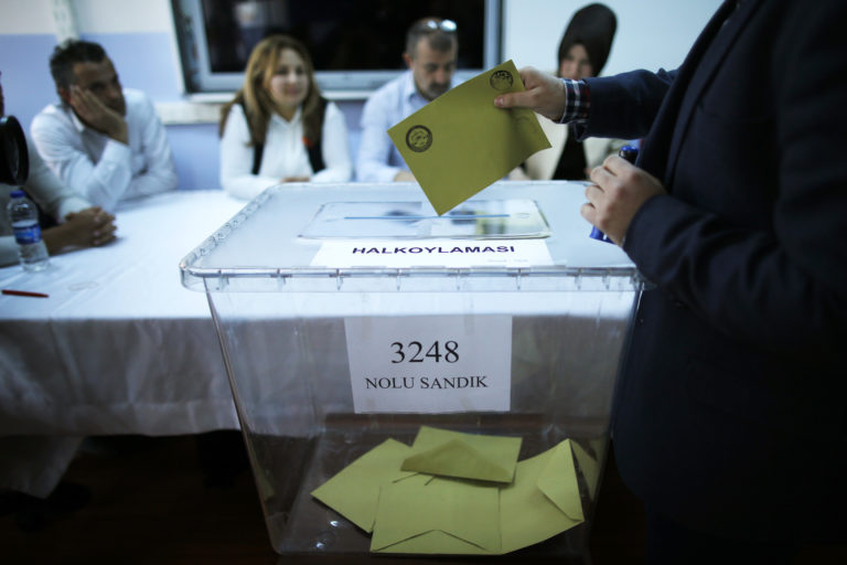 Turecko, Referendum