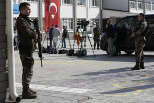 Turecko, referendum, polícia