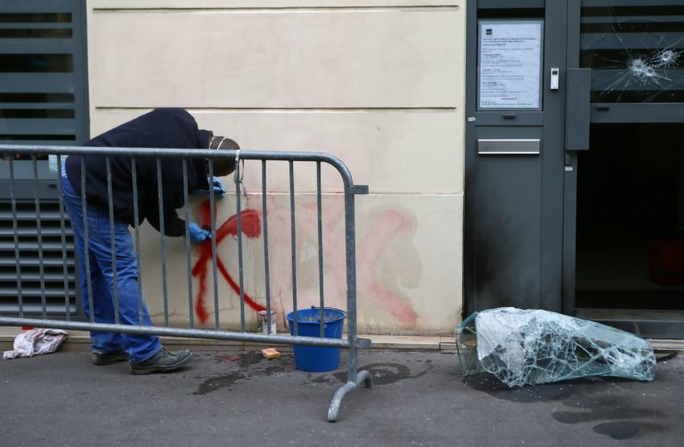 útok na sídlo kampane Marine Le Penovej