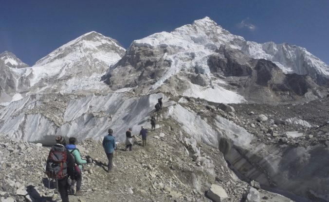Nepálsky šerpa Kami Rita stanovil nový rekord v počte výstupov na Mount Everest, dokázal to už 27-krát