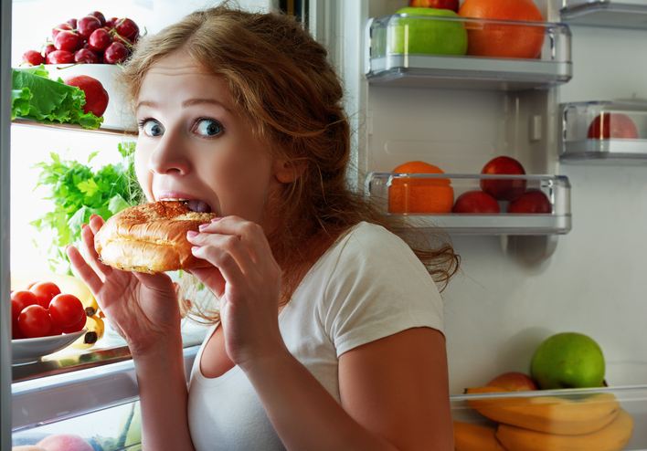 Woman eats night stole the refrigerator