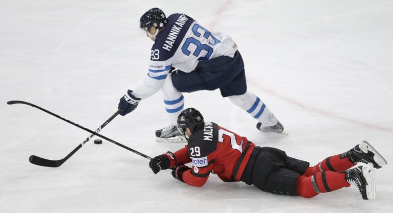 Nate McKinnon, Markus Hannikainen