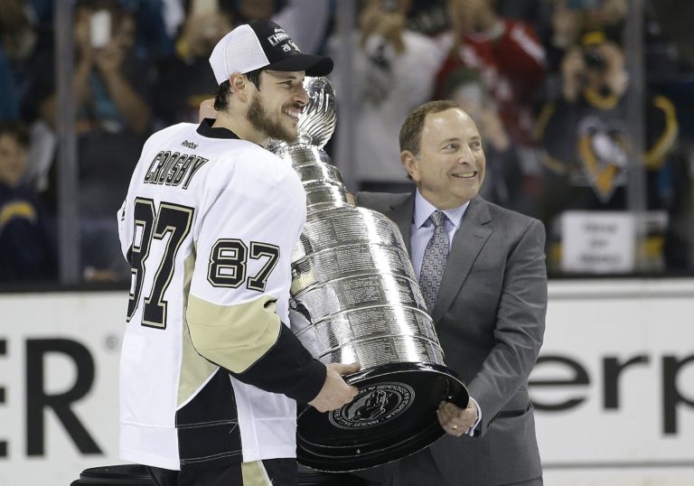 Gary Bettman, Sidney Crosby