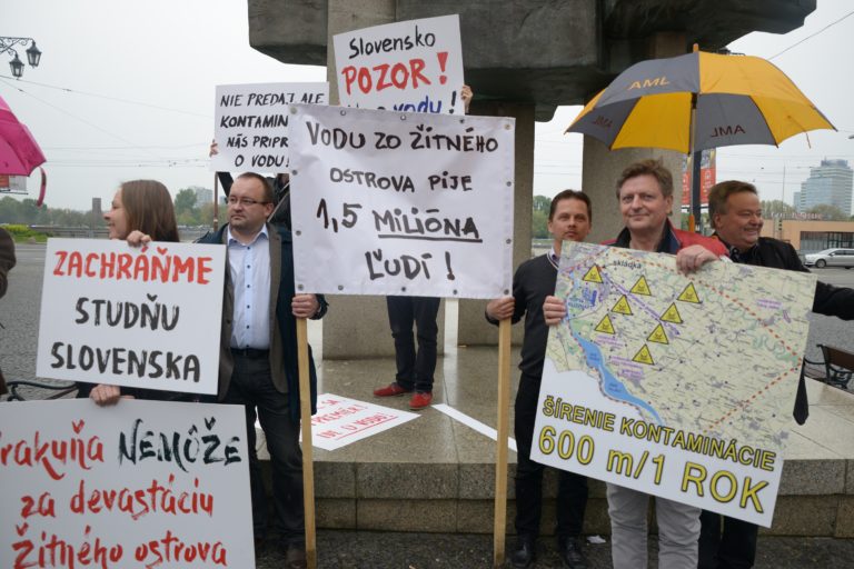 PROTEST: Vrakunčania proti nebezpečnej skládke