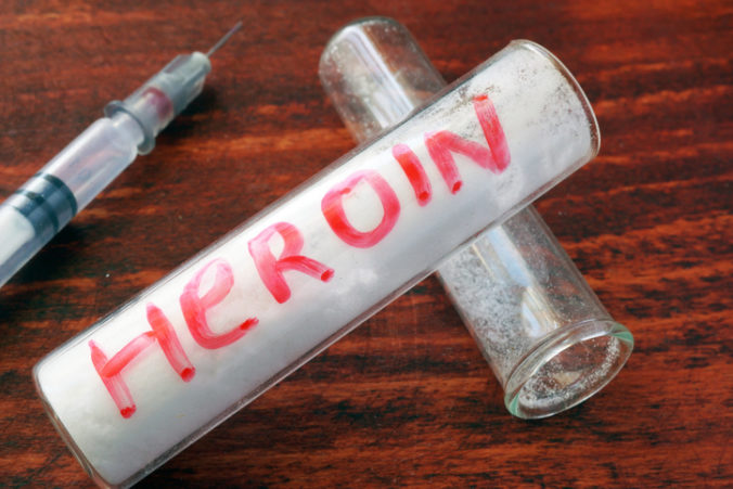 Heroín, drogy