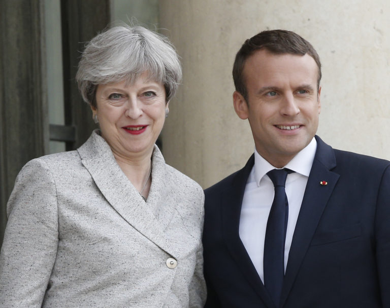 Macron a Mayová