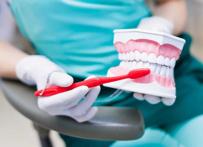 Zubná protéza potrebuje rovnako svoju starostlivosť.
