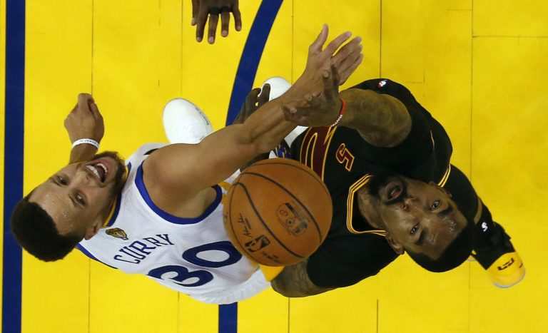 Stephen Curry (30), J. R. Smith