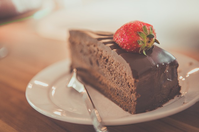 Čokoládovú torta chutí najlepšie s malinami alebo s jahodami. 