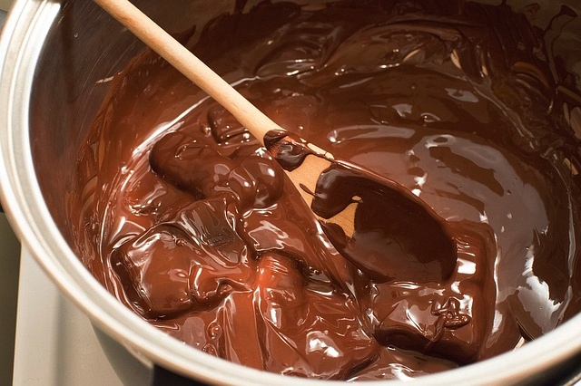 Pri výrobe torty používajte kvalitnú čokoládu. 