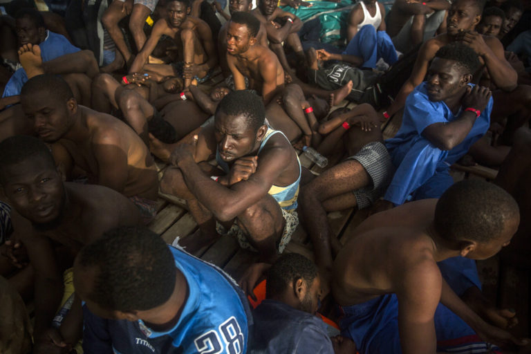 Migranti; utečenecká kríza