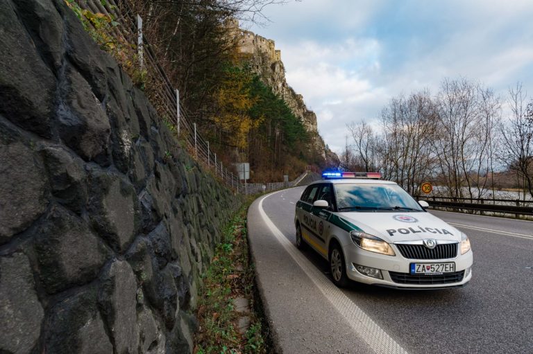 DOPRAVA: Uzávierka cesty pod Strečnom