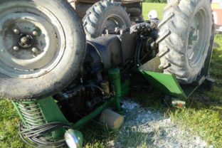 Nehoda traktor