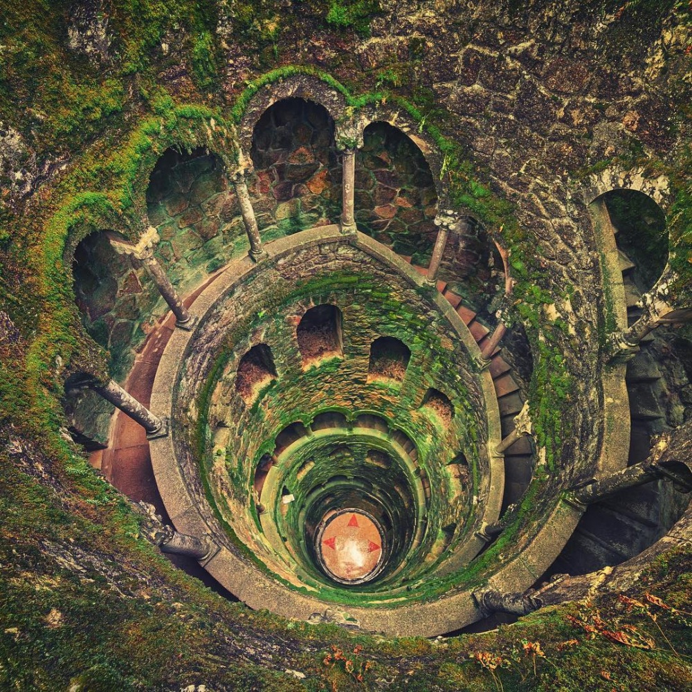 Sintra well portugalsko.jpg