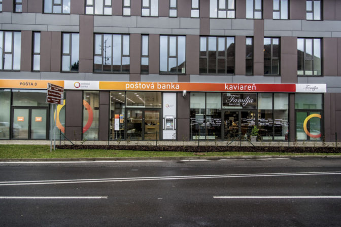 Pobočka Poštovej banky v Pezinku na Moyzesovej 4/B.