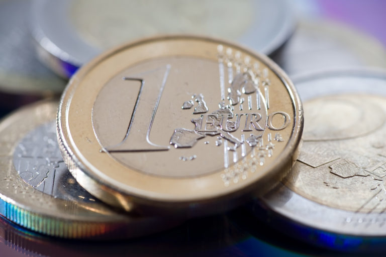 Euro; peniaze; platba; ekonomika; trh