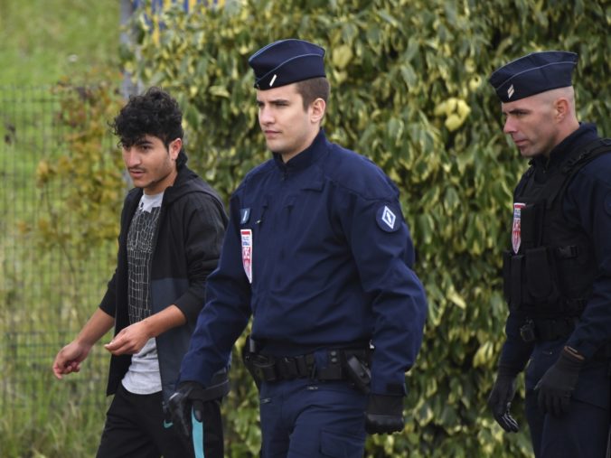 Migranti francuzsko policia