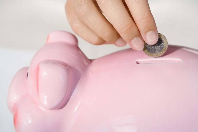 Peniaze, pokladnička, sporenie