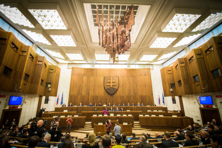 NR SR, parlament