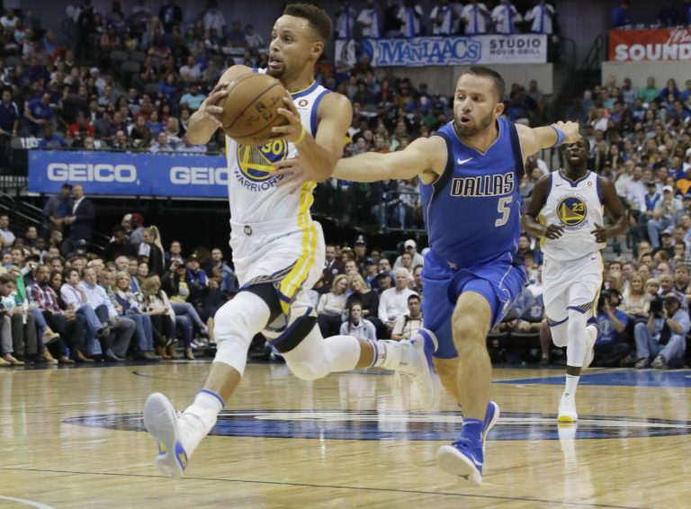 J.J. Barea (5), Stephen Curry