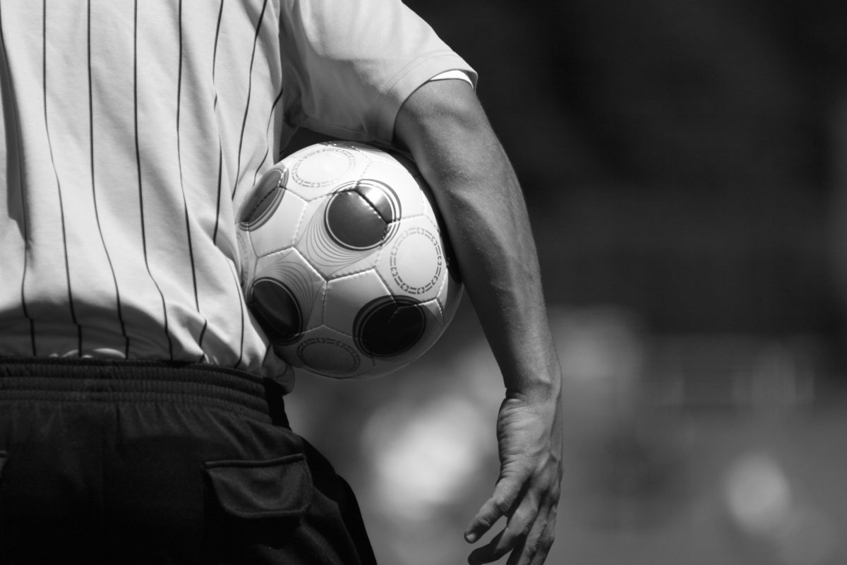 Rozhodca, futbal