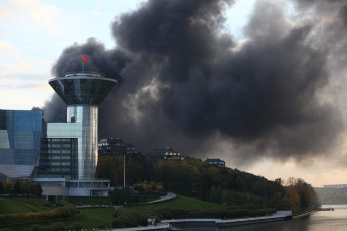 Požiar nákupného centra pri Moskve