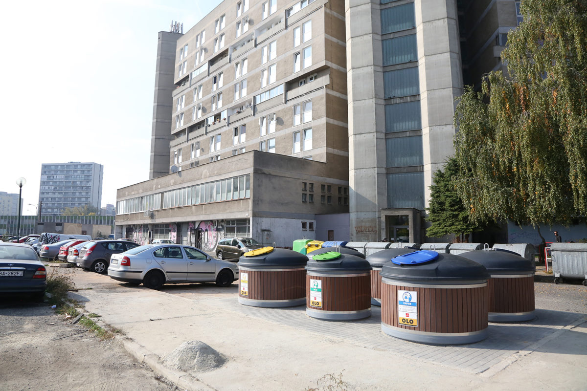 BRATISLAVA: Polopodzemné kontajnery
