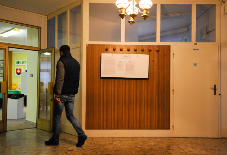 VOĽBY VÚC: Otvorenie volebných miestností