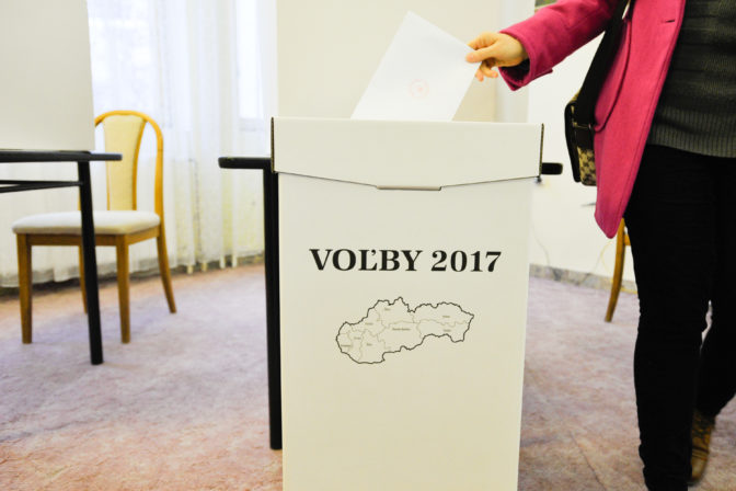 VOĽBY VÚC: Otvorenie volebných miestností