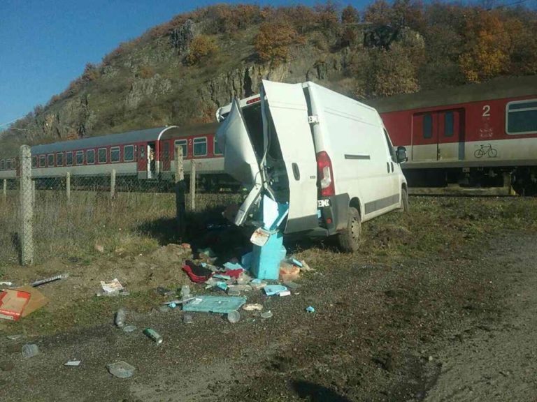 Zrážka vlaku s dodávkou