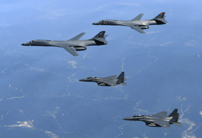Americké bombardéry; lietadlo; stíhačka